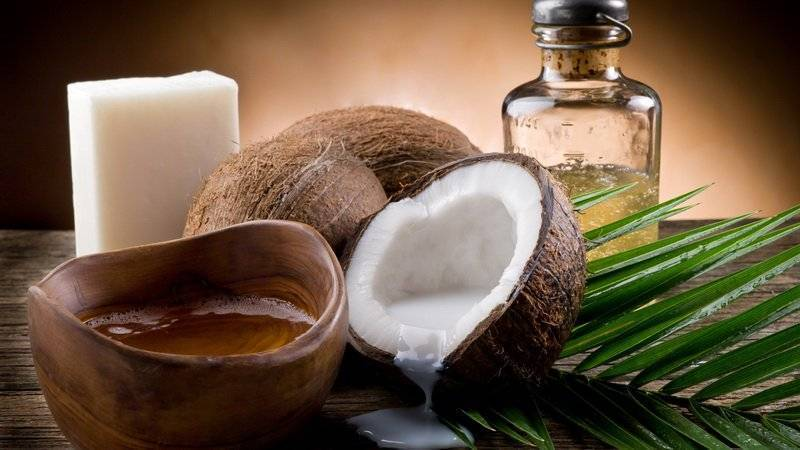 Organic coconut oil as a natural teeth whitening solution
